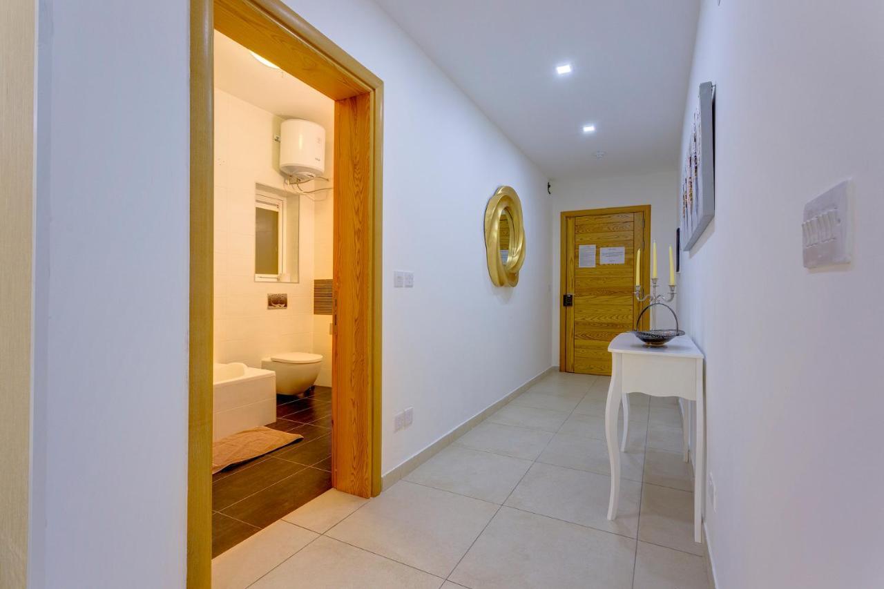 Luxury Apt W/ Side Seaviews And Pool, Top Location Sliema Exterior foto