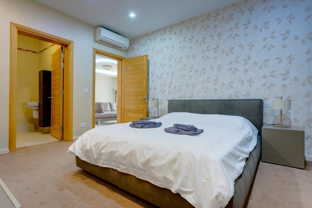 Luxury Apt W/ Side Seaviews And Pool, Top Location Sliema Exterior foto